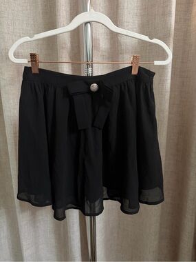 Commense Black Mini Skirt with Decorative Bow Accent